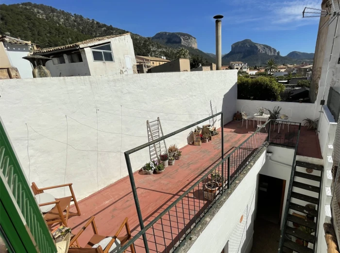 Townhouse with lots of character in Alaró-14