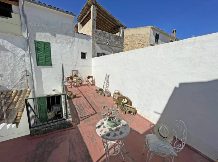 Townhouse with lots of character in Alaró-15