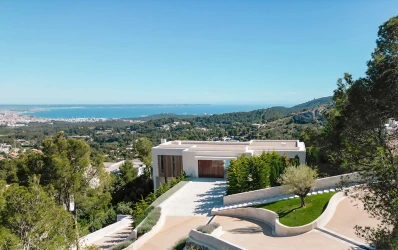 Spectacular new villa with spa and sea views