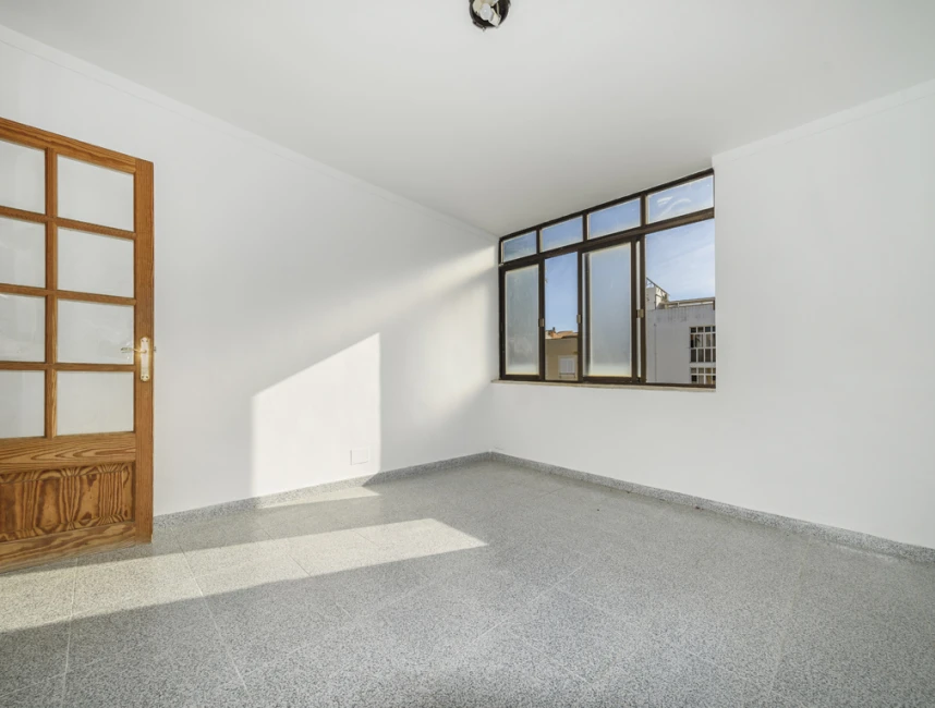 Top floor flat with panoramic views-5