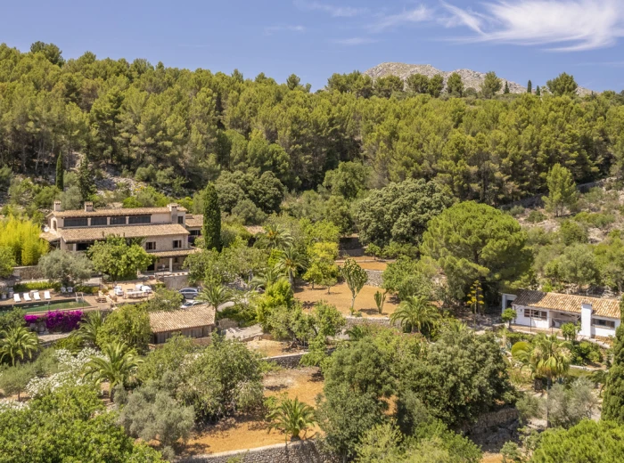 Stunning country estate with various houses within walking distance of Pollensa-3