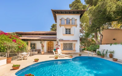 Schöne Villa mit Pool und separatem Apartment in Can Pastilla - Palma de Mallorca