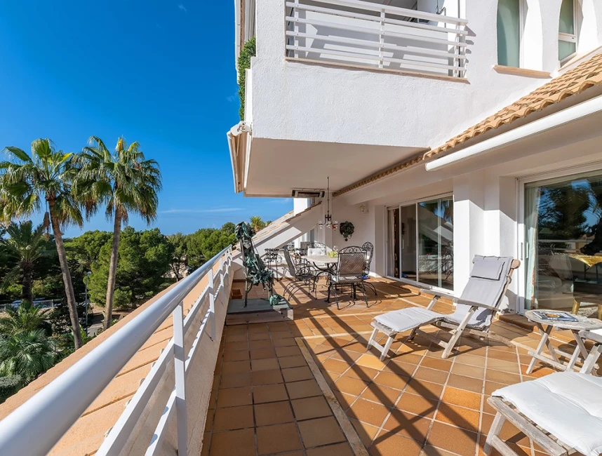 Classic Mediterranean apartment with partial sea views-2