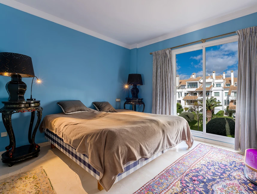 Classic Mediterranean apartment with partial sea views-10