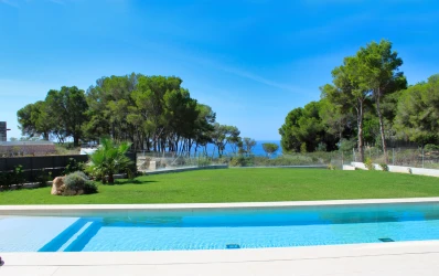 Moderne villa met uitzicht op zee in Puig de Ros