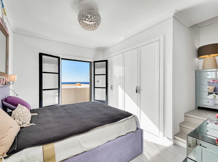 Designer penthouse with fantastic sea views-9