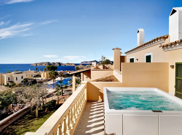 Designer penthouse with fantastic sea views-14
