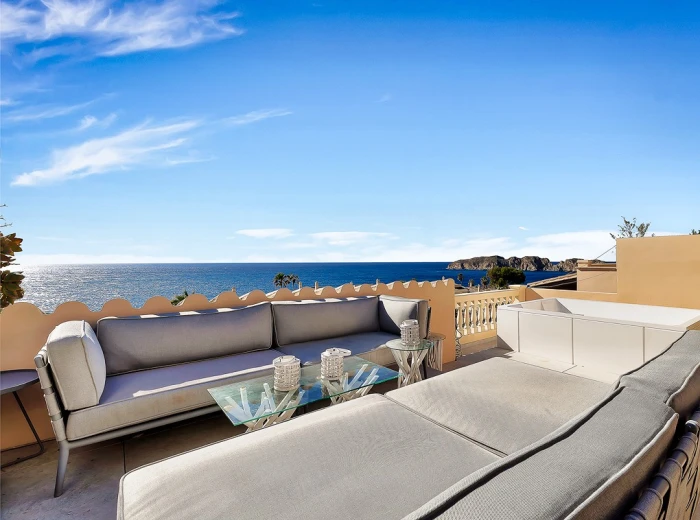 Designer penthouse with fantastic sea views-13