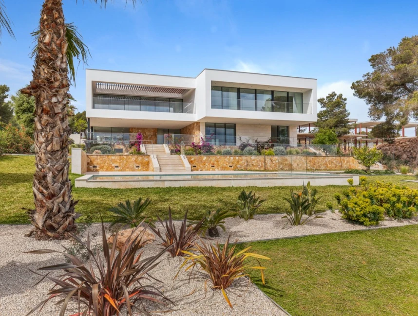 Villa de luxe neuve avec vue sur la mer et jardin plat-14