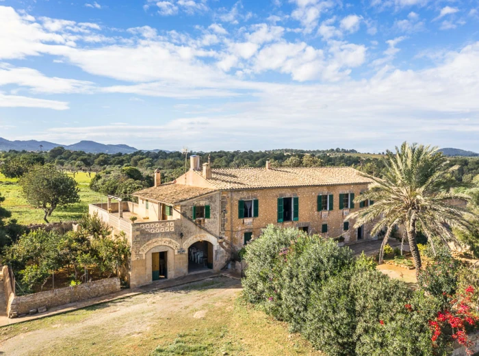 Historic finca with potential and sea views near Manacor-1
