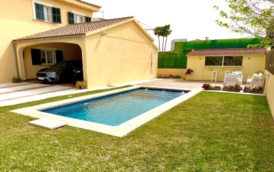 Beautiful modern villa with pool and garden in a good location in Marratxí