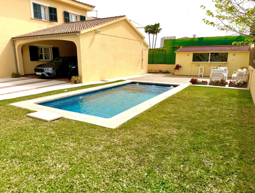 Precioso chalet moderno con piscina y jardín bien situado en Marratxí-1