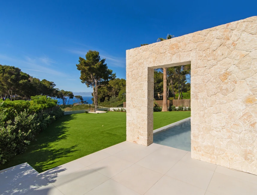 Modern xalet d'obra nova amb vistes al mar a Puig de Ros-16