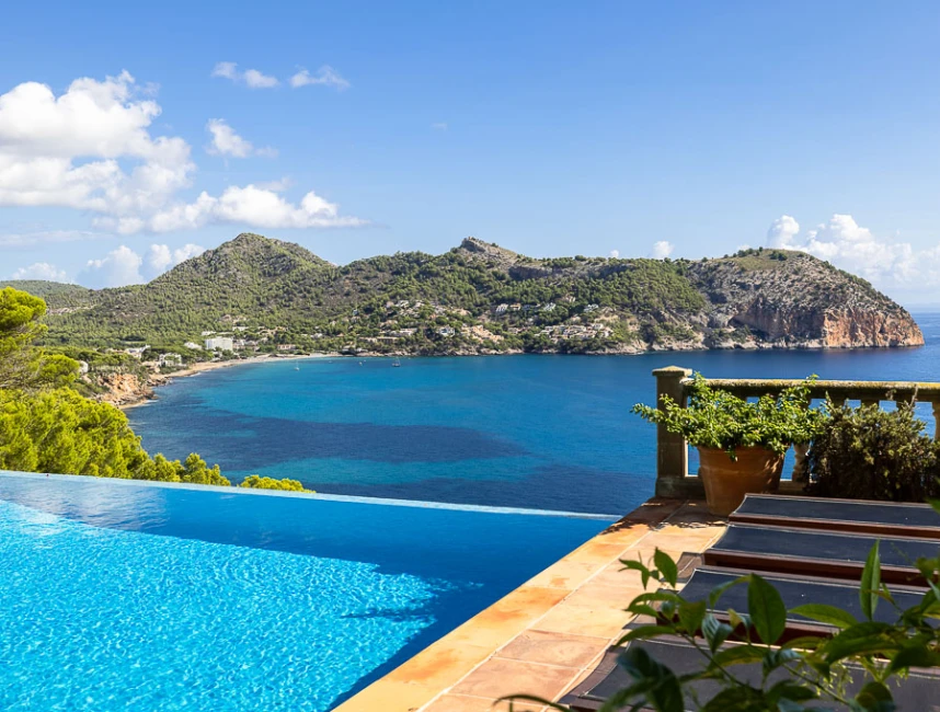 Charming villa with stunning sea views-2