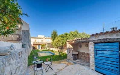 Charming townhouse with lovely outside space in Campanet