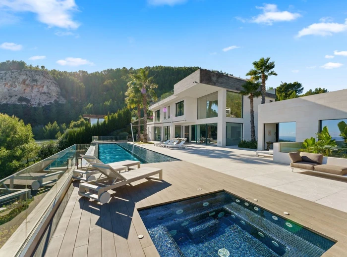 Luxurious villa with breathtaking sea views-31
