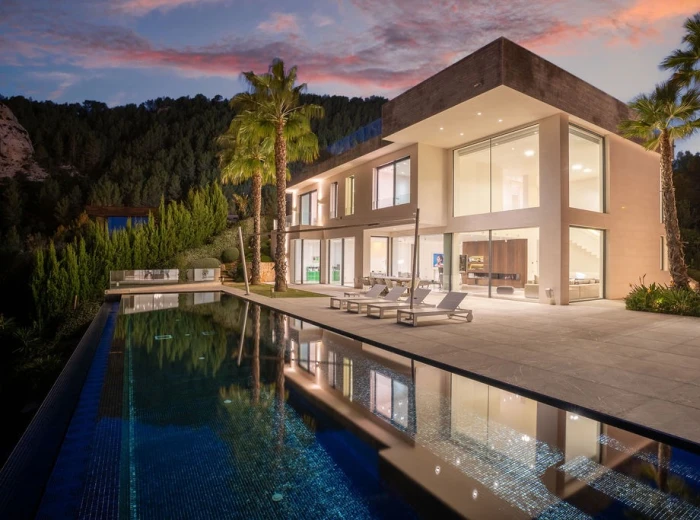 Luxurious villa with breathtaking sea views-40