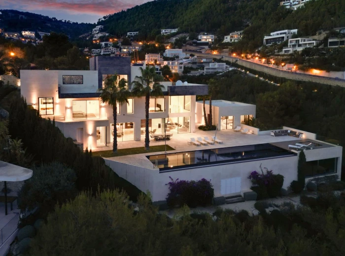 Luxurious villa with breathtaking sea views-39