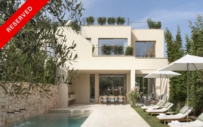 High-end villa in walking distance of the harbour