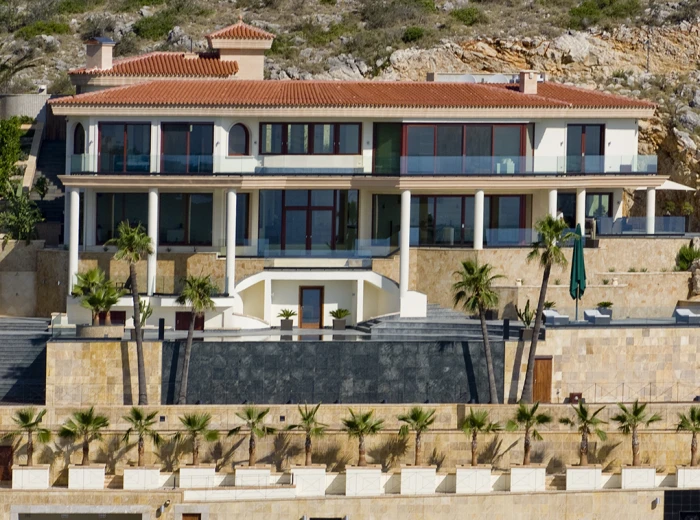 Exceptional villa with sensational sea views-28