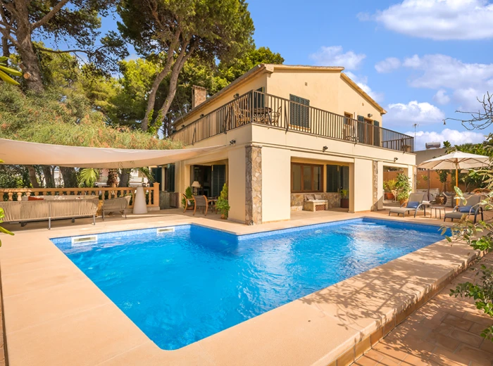 Beautiful villa with pool in Palma Beach-11