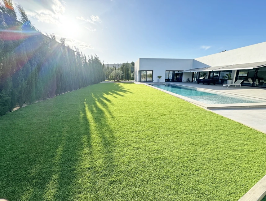 Moderna casa de 1 planta con piscina en Sa Coma-12