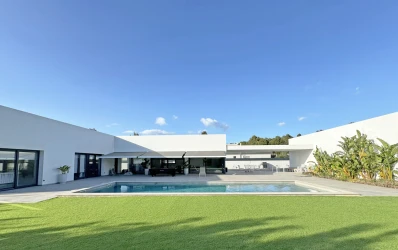 Moderna casa de 1 planta con piscina en Sa Coma
