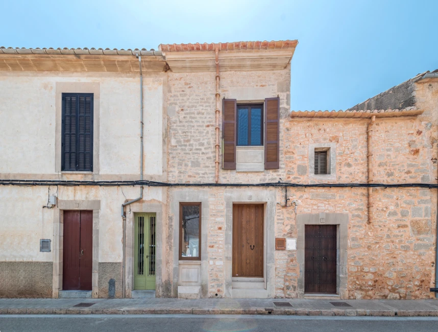 Townhouse within walking distance of the market place of Santanyi-14