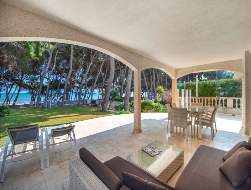 Villa in prima linea in posizione privilegiata in vendita, Puerto Alcudia-2