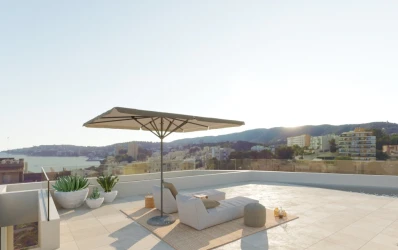 Can Estadé : Nouvelle construction d'un penthouse avec vue sur la mer, piscine privée sur le toit et terrasse