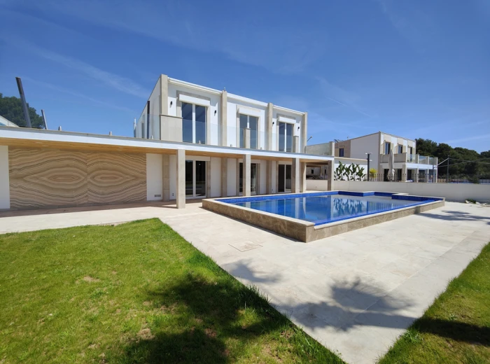 Modern villa med delvis havsutsikt i Cala Pi-2