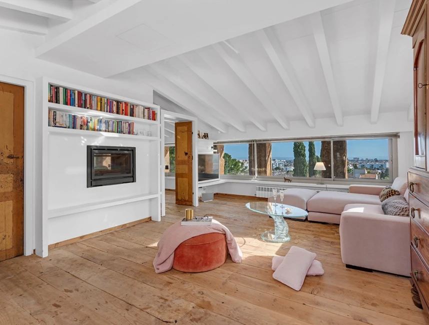 Scenic Holiday Rental: Cozy Charm & Spectacular Views in Palma-9