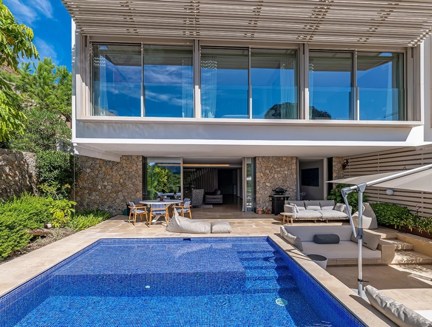 Luxurious villa with sea view in New Folies-12