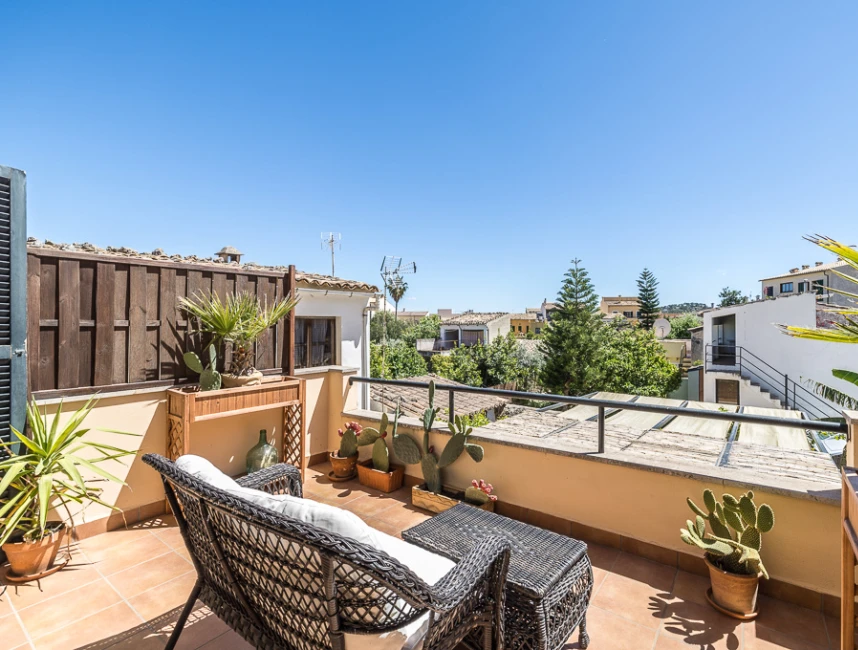 A well-positioned townhouse in central Alaró-16
