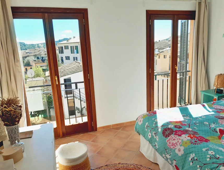 A well-positioned townhouse in central Alaró-14
