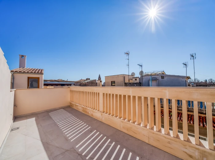 Great newly-built flat with roof terrace & lift-11