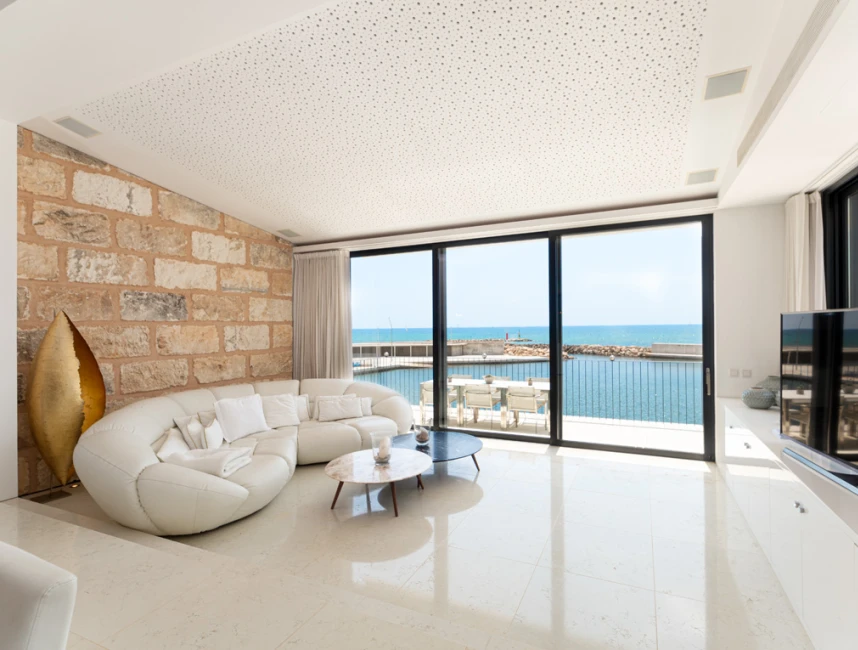 Singular vila de luxe enfront del mar a Portixol-3