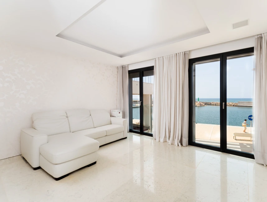 Extraordinary luxury villa facing the sea in Portixol-10