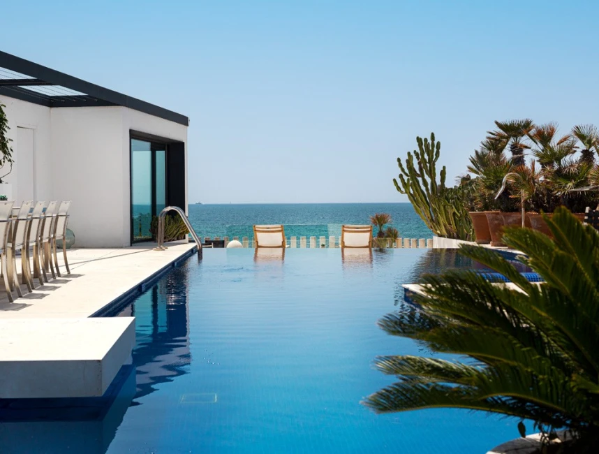 Extraordinary luxury villa facing the sea in Portixol-1
