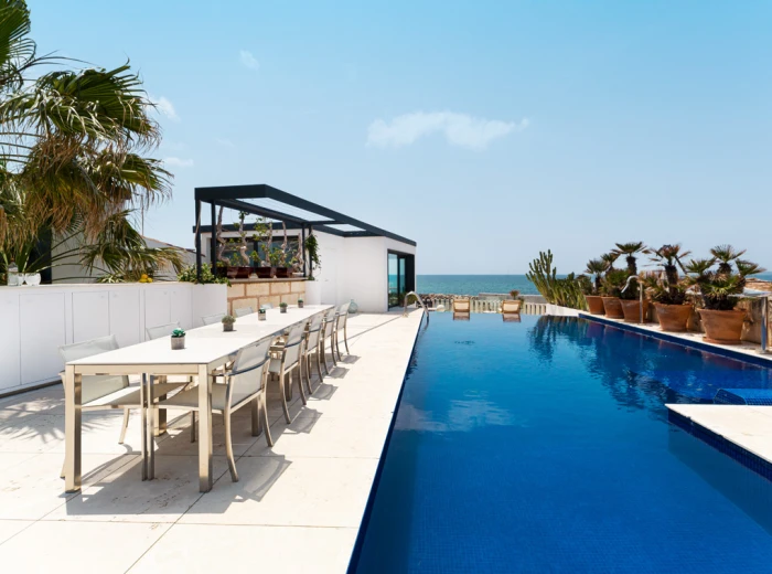 Singular vila de luxe enfront del mar a Portixol-15