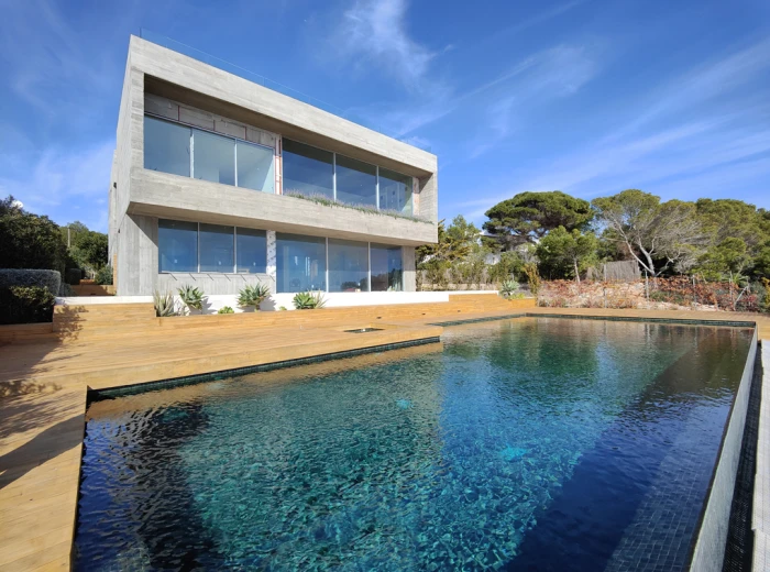 Modern villa vid havet i Cala Pi-1