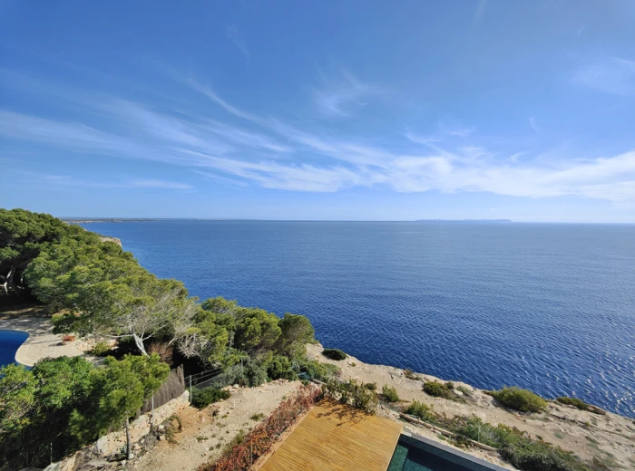 Moderne villa direct aan zee in Cala Pi-8
