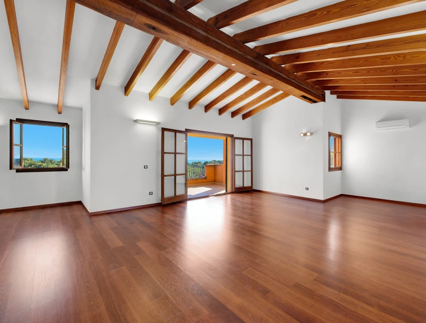 Espaiosa casa adossada de cantonada amb impressionants vistes al mar-11