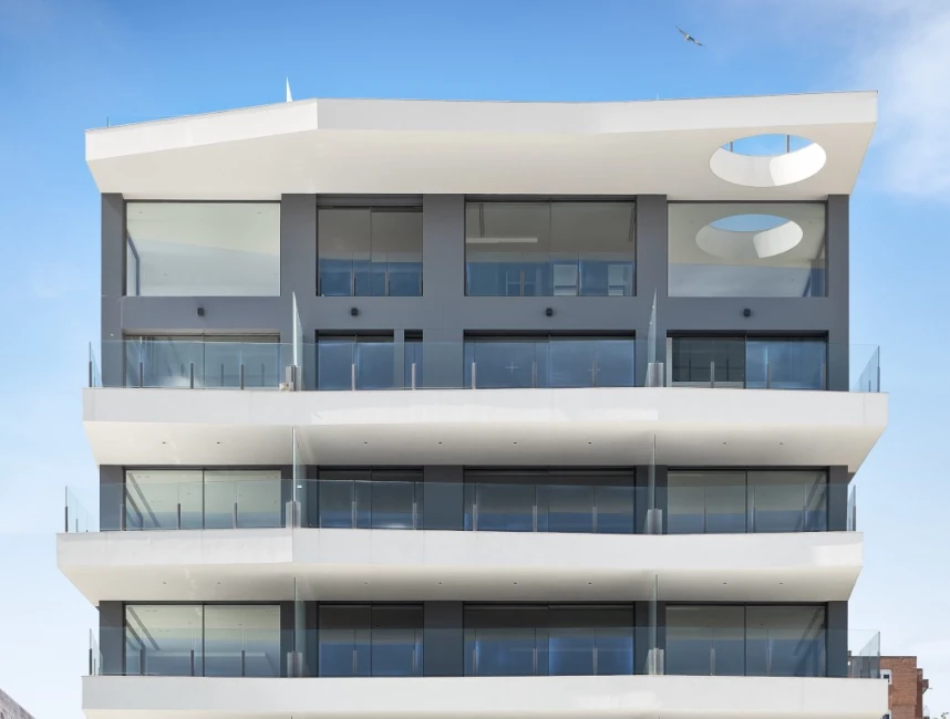Impressionnant appartement neuf avec vue sur la mer au port-16