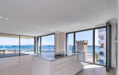 Imponujący nowy apartament z widokiem na morze w porcie