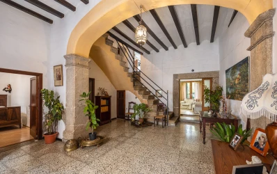Spectacular mansion with garden in the heart of Alaró