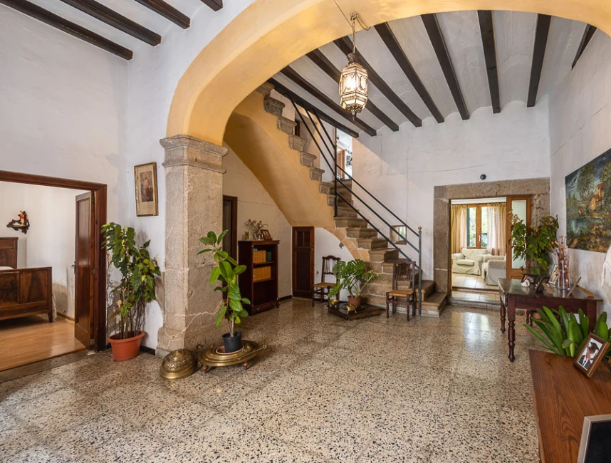 Spectacular mansion with garden in the heart of Alaró-1