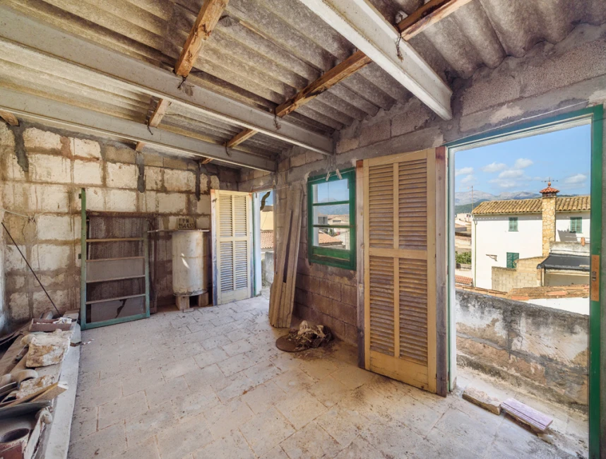 Big townhouse plus duplex with huge potential in Sa Pobla-11