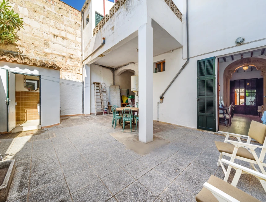 Big townhouse plus duplex with huge potential in Sa Pobla-12