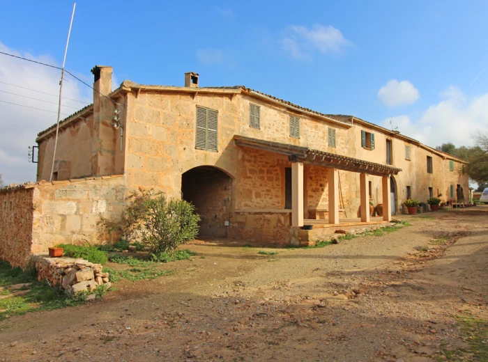 Country house to refurbish in Llucmajor-1
